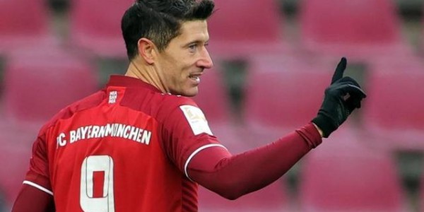 fb体育官方网站-FIFA评选得分：莱万小胜 图赫尔满分 门迪平分当选