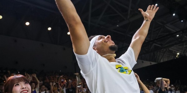 赛斯-库里盛赞中国行：重庆的热情与厚爱令人难忘🏀