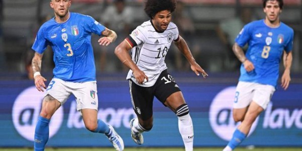 拜仁帮低迷，两闸反复试错，弗利克的德国队开倒车