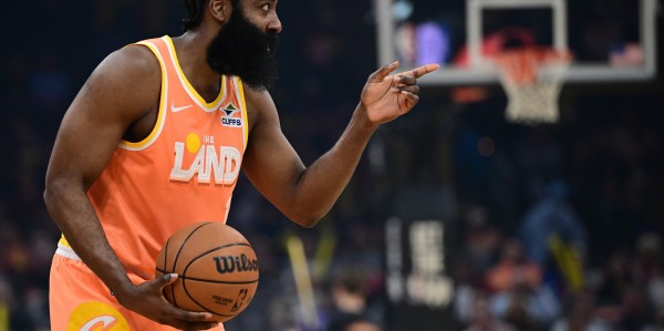 美记：哈登让大家在酒店穿拖鞋演练战术 阿特金森从怀疑到支持