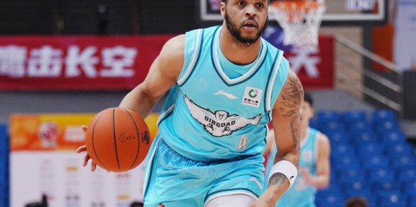 fb体育-姜伟泽赛季首次0分！吉林遭青岛双杀吞3连败 米奇22+15
