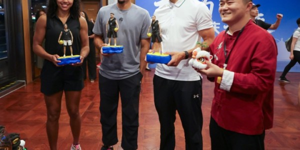 fb体育APP-库里更新社媒赞叹中国之旅：此行体验令人动容不已